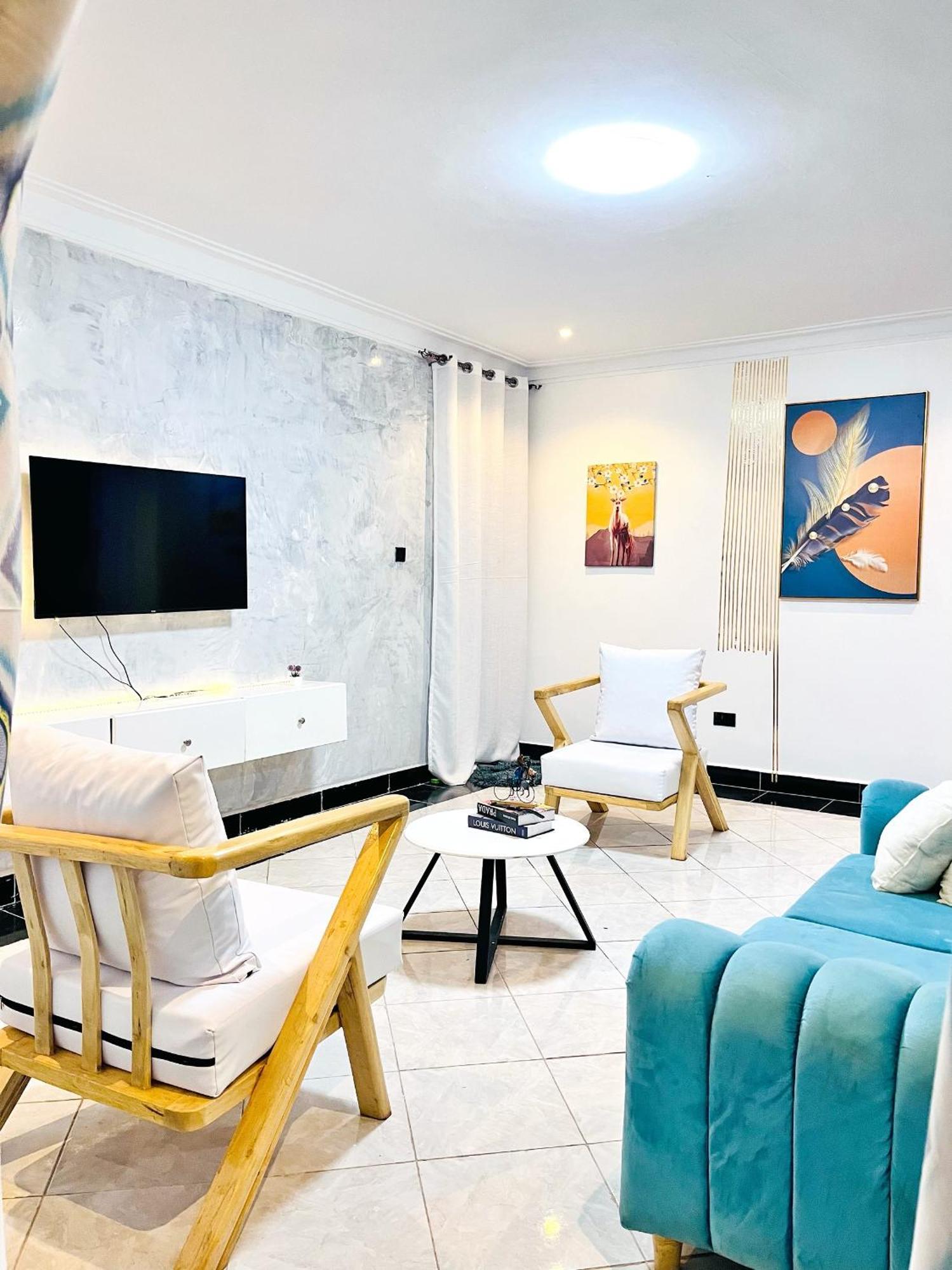 Unit - White Lilly Apartment *